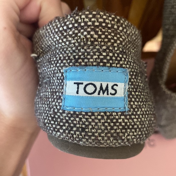 TOMS - Picture 3 of 4